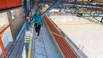 Por encima del campo de hielo