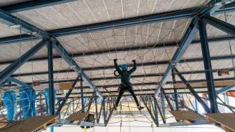 Cruzando la tela de araña