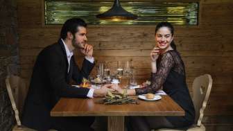 Restaurante con comensales